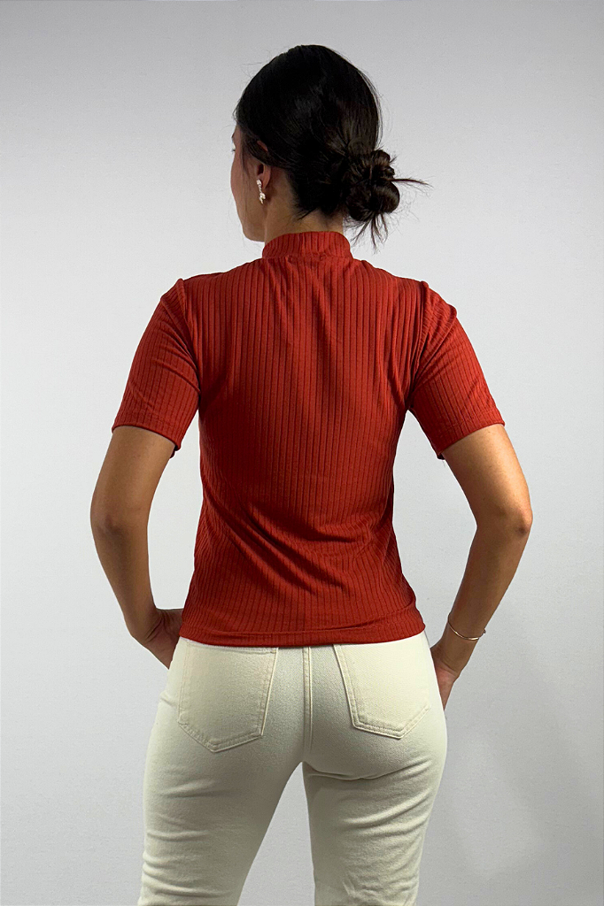 Blusa Feminina Manga Curta e Gola Alta em Viscose Canelado