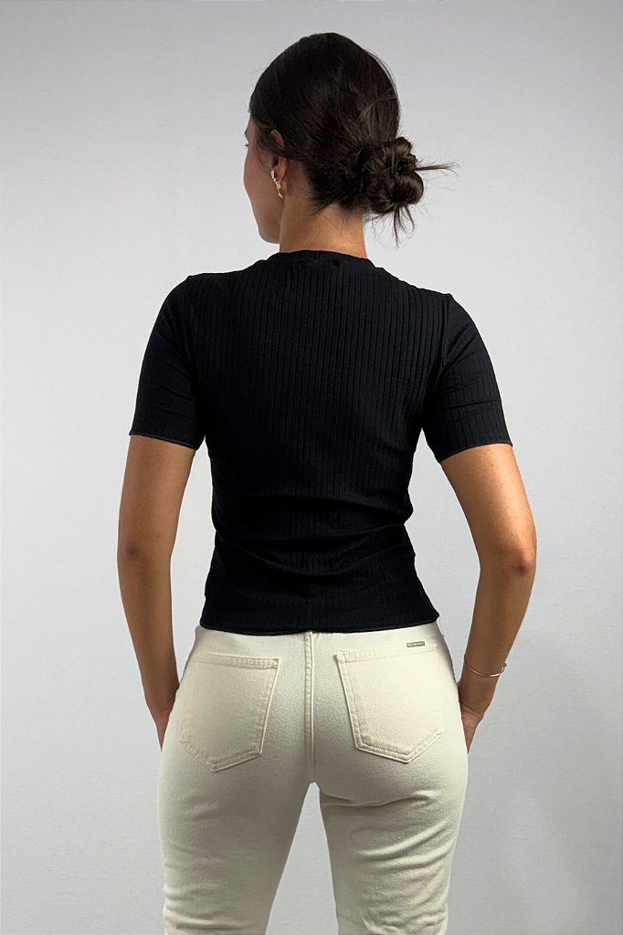Blusa Feminina com Manga Frufru em Viscose Canelado