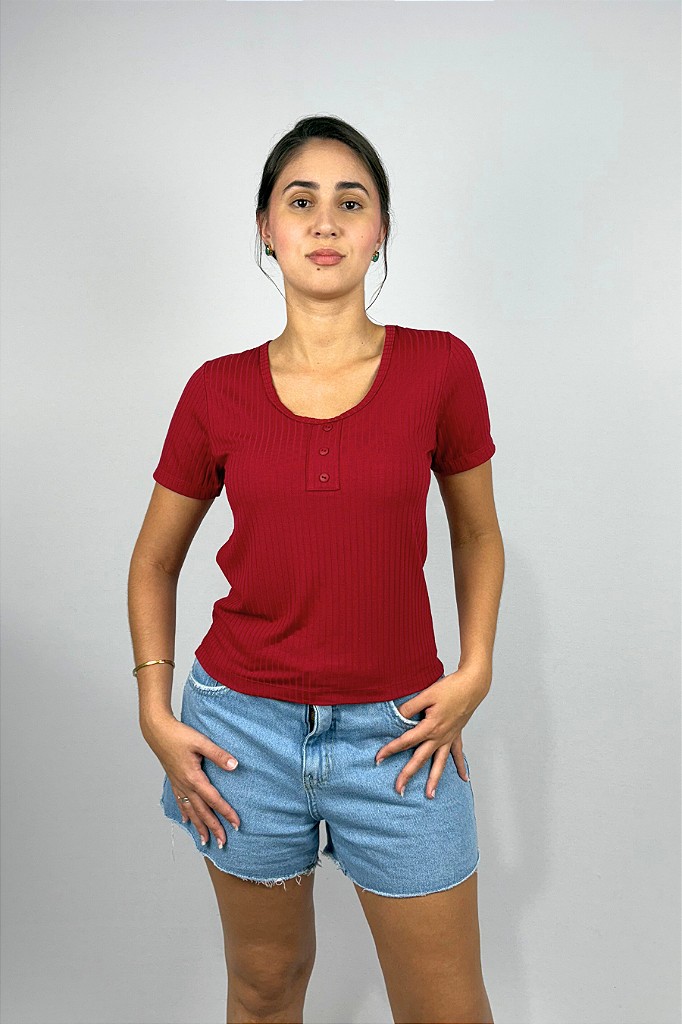 Blusa Feminina com Detalhes de Botões em Viscose Canelado