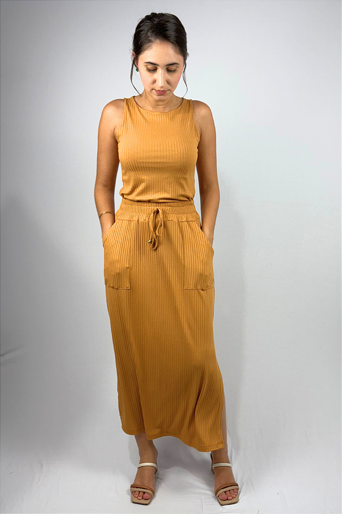 Saia Midi com Bolso e Fenda Lateral em Viscose Canelado