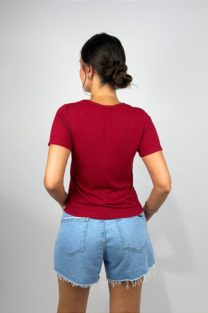 Blusa Feminina com Detalhes de Botões em Viscose Canelado