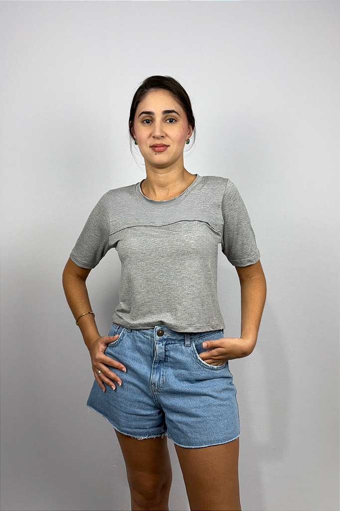 Blusa Cropped com Detalhe Frontal em Viscolycra