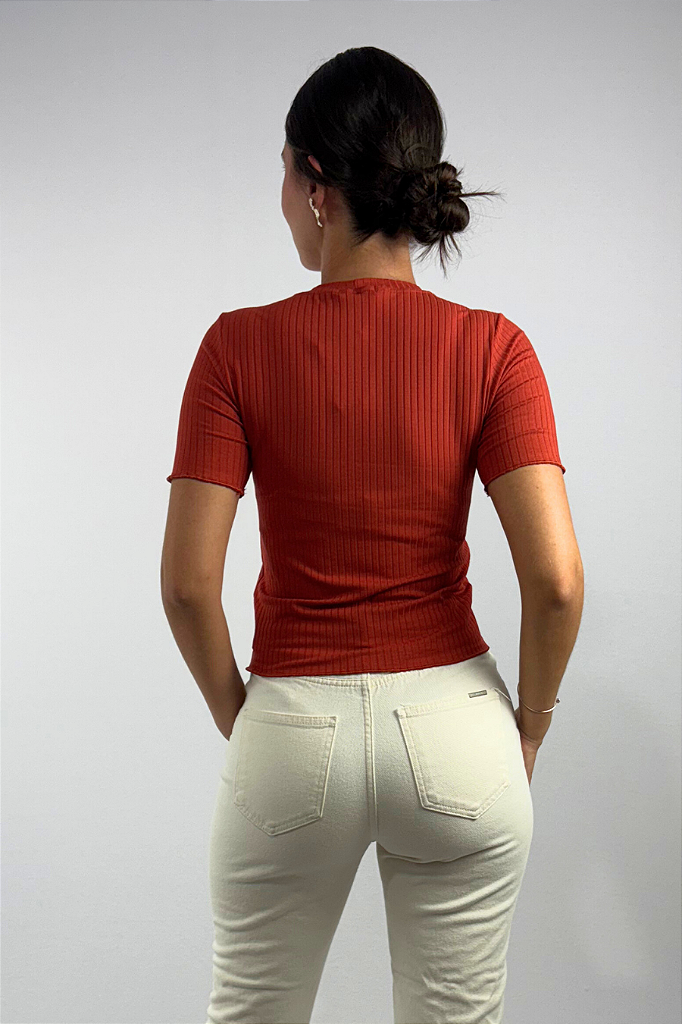 Blusa Feminina com Manga Frufru em Viscose Canelado