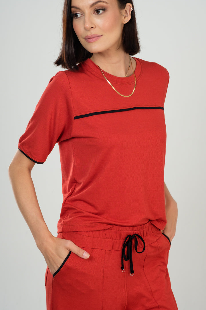 Conjunto Calça e Blusa com Bolsos e Detalhe de Friso em Viscolycra Maquinetado