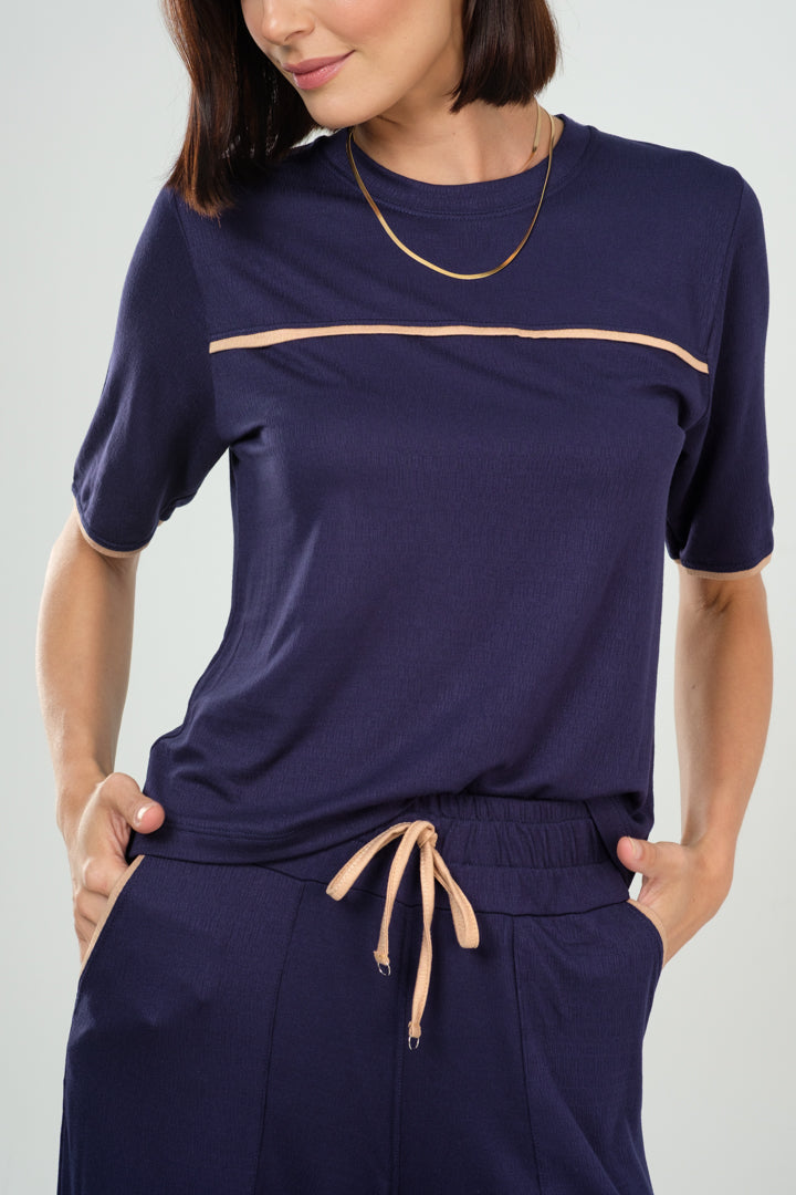 Conjunto Calça e Blusa com Bolsos e Detalhe de Friso em Viscolycra Maquinetado