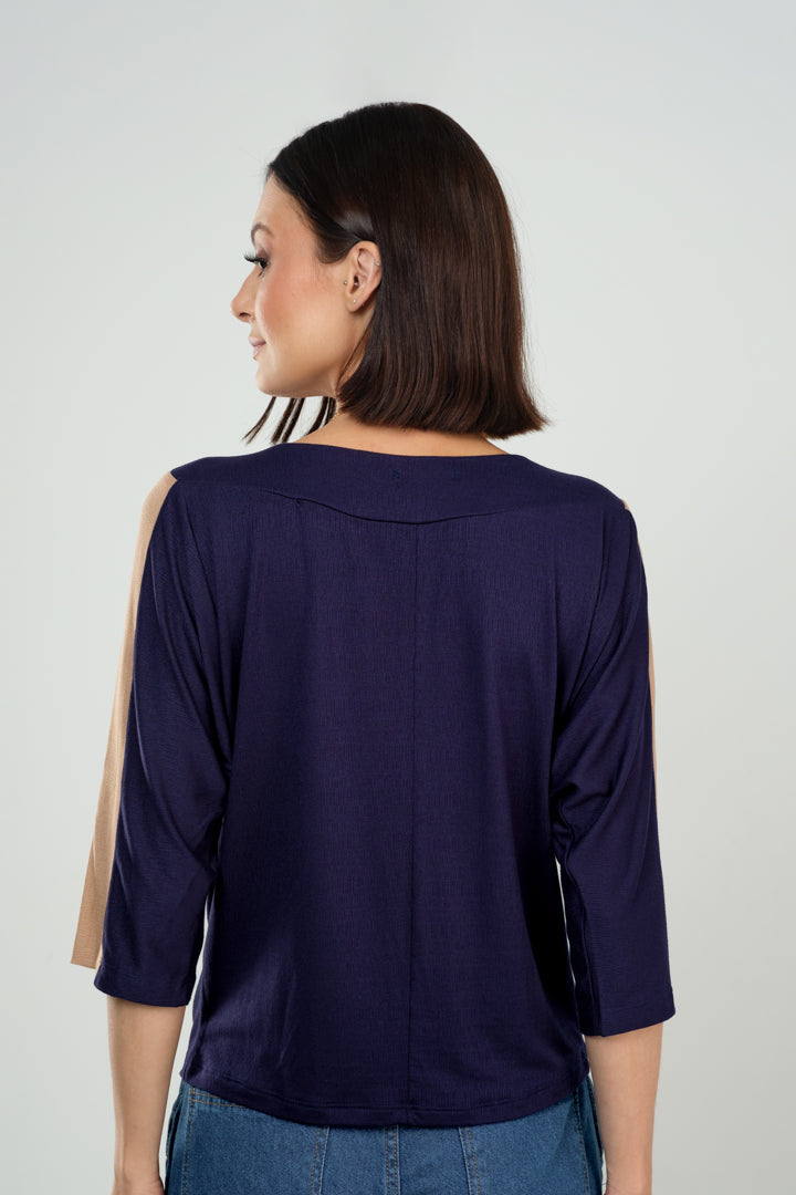 Blusa com Manga 3/4 com Fenda e Detalhe Bicolor em Viscolycra Maquinetado