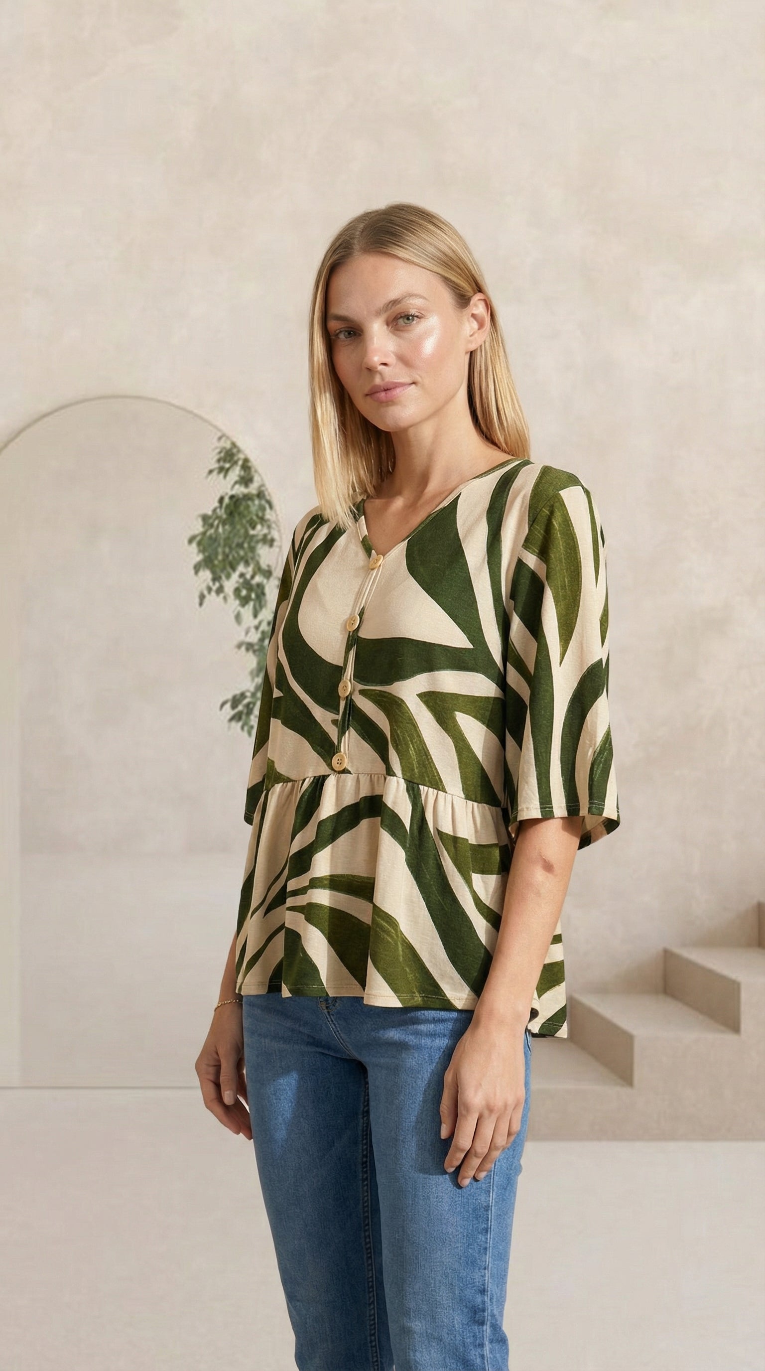 Blusa Bata Estampada com Detalhe em Botões em Viscolycra e Estampa Digital