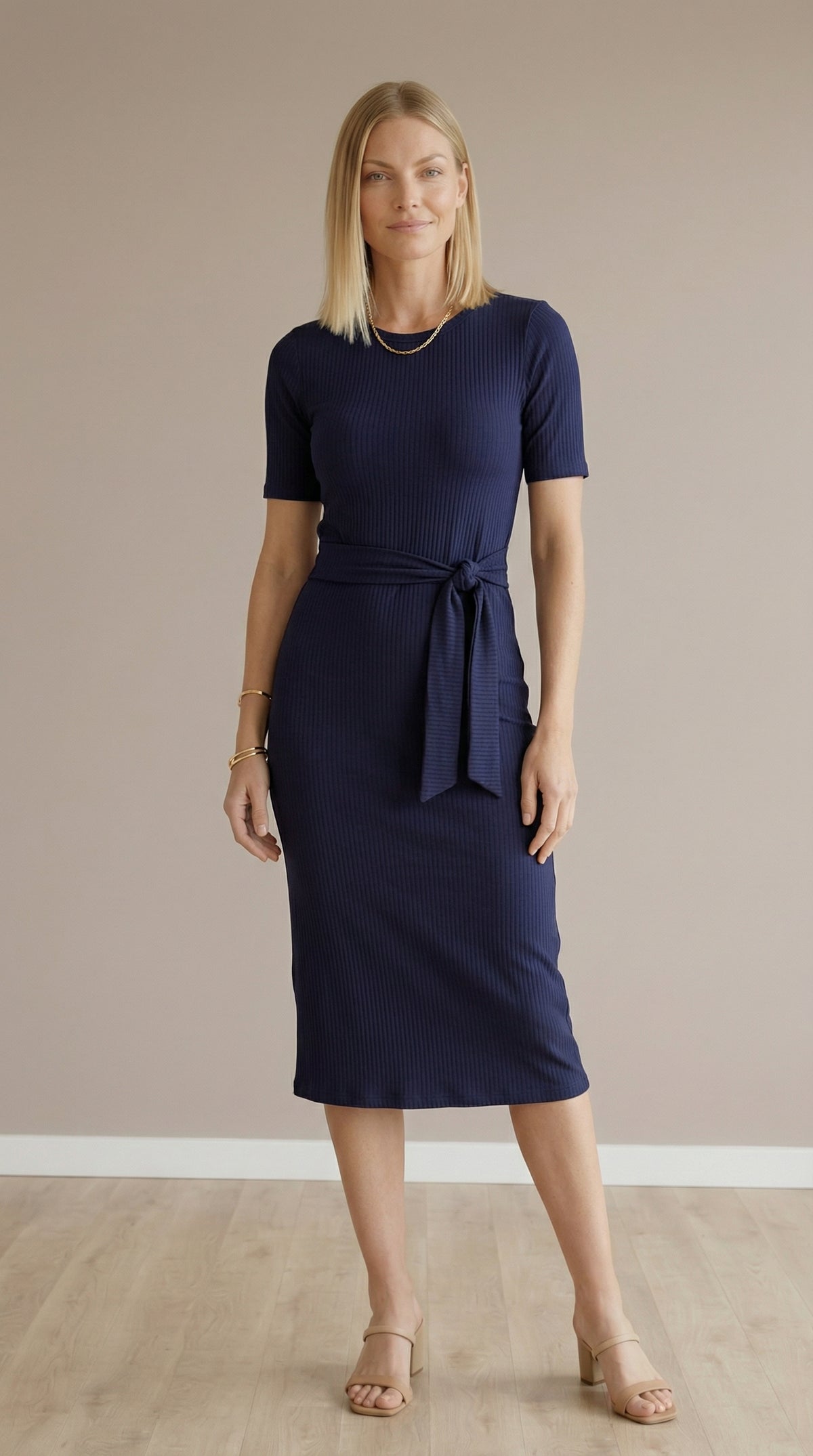 Vestido Midi com Detalhe de Amarração Frontal em Viscose Canelado