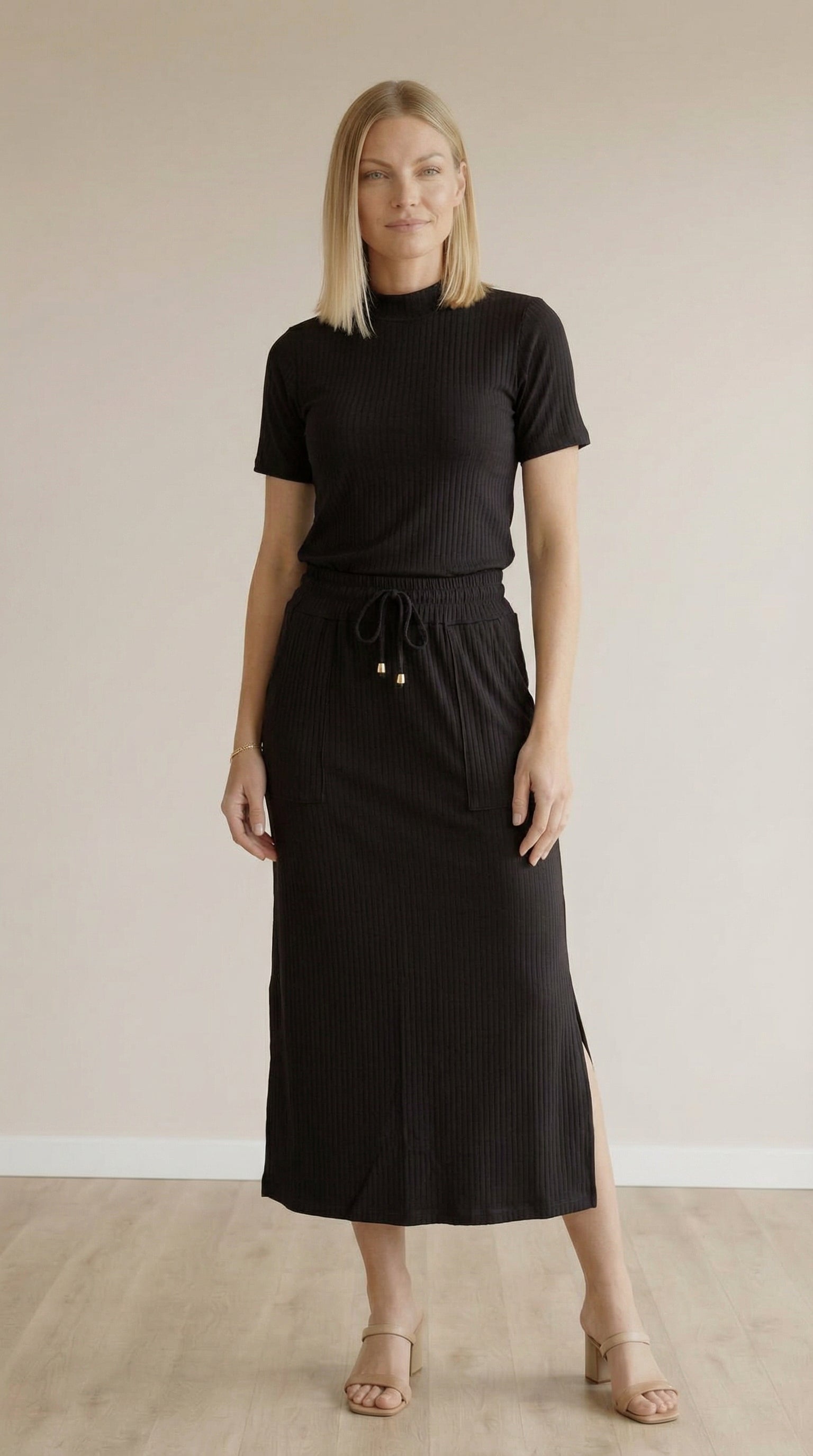 Saia Midi com Bolso e Fenda Lateral em Viscose Canelado