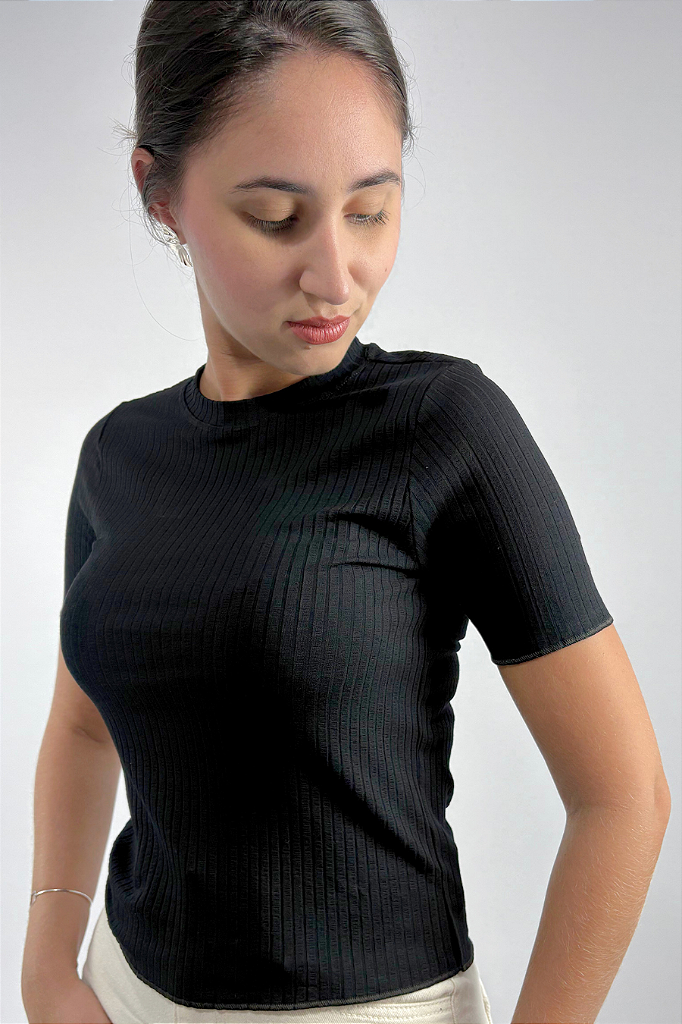 Blusa Feminina com Manga Frufru em Viscose Canelado