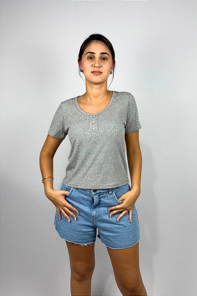 Blusa Feminina com Detalhes de Botões em Viscose Canelado