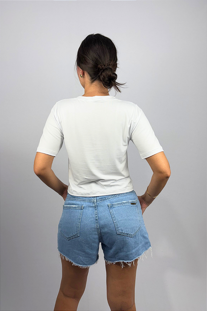 Blusa Cropped com Detalhe Frontal em Viscolycra