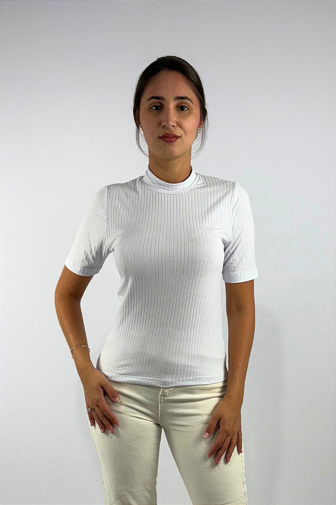 Blusa Feminina Manga Curta e Gola Alta em Viscose Canelado