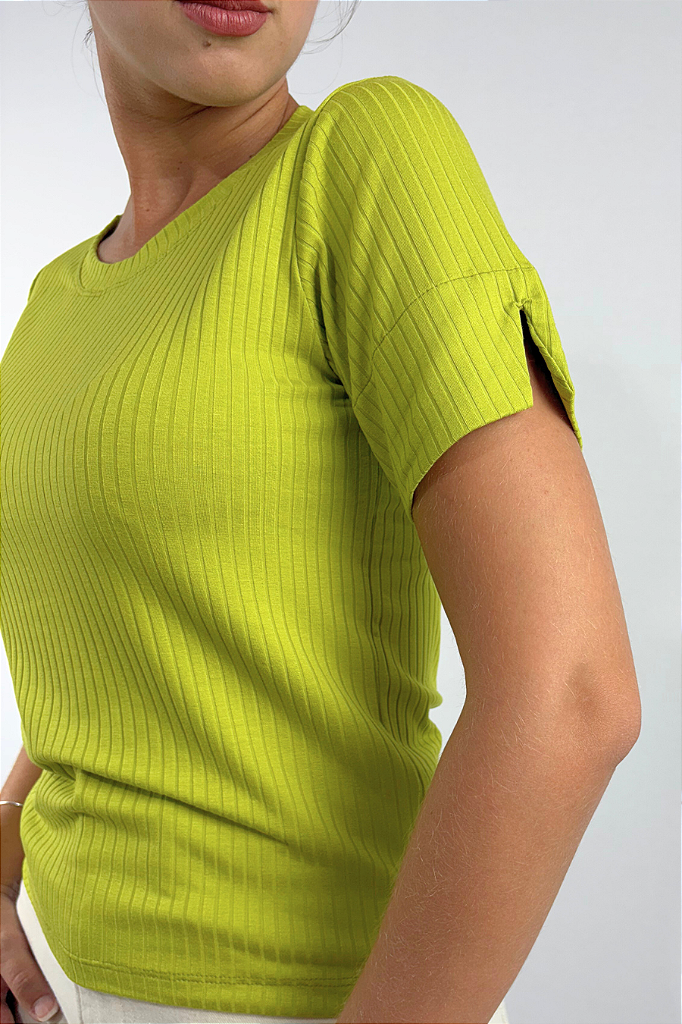 Blusa Feminina com Detalhe na Manga em Viscose Canelado