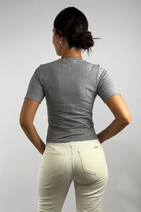 Blusa Feminina com Manga Frufru em Viscose Canelado