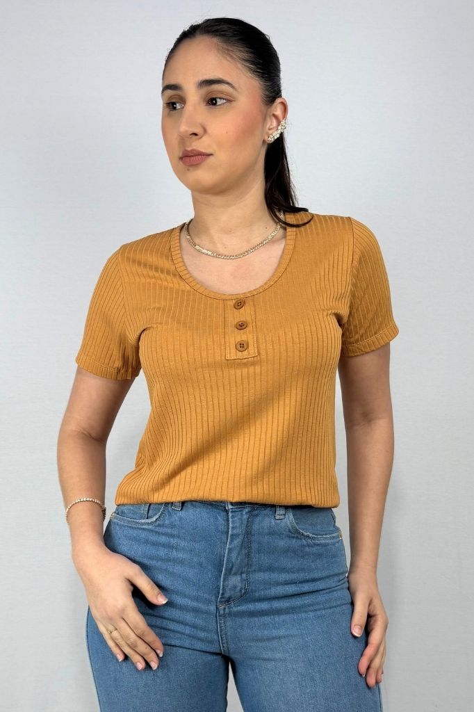 Blusa Feminina com Detalhes de Botões em Viscose Canelado