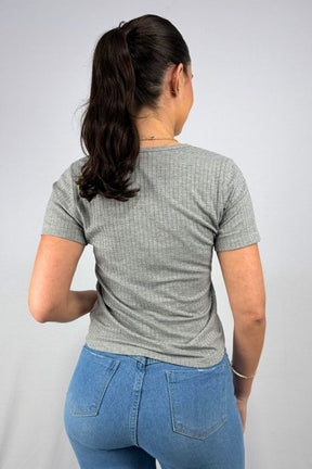 Blusa Feminina com Detalhes de Botões em Viscose Canelado