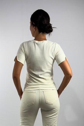 Blusa Feminina com Detalhe na Manga em Viscose Canelado