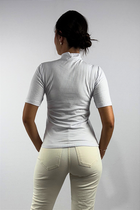 Blusa Feminina Manga Curta e Gola Alta em Viscose Canelado