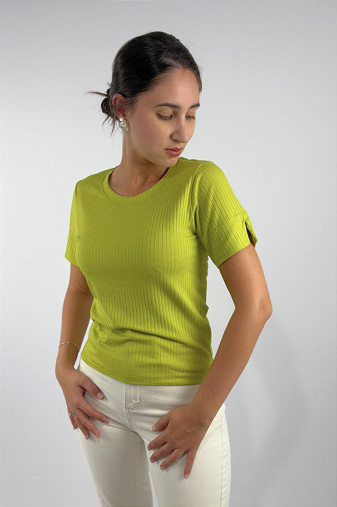 Blusa Feminina com Detalhe na Manga em Viscose Canelado
