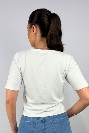 Blusa Cropped com Detalhe Frontal em Viscolycra