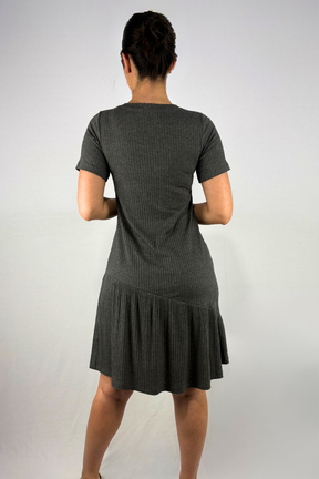 Vestido Curto com Babado em Viscose Canelado