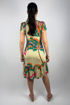 Vestido Curto com Gola V e Manga Tulipa e Babado na Barra em Viscolycra e Estampa Digital