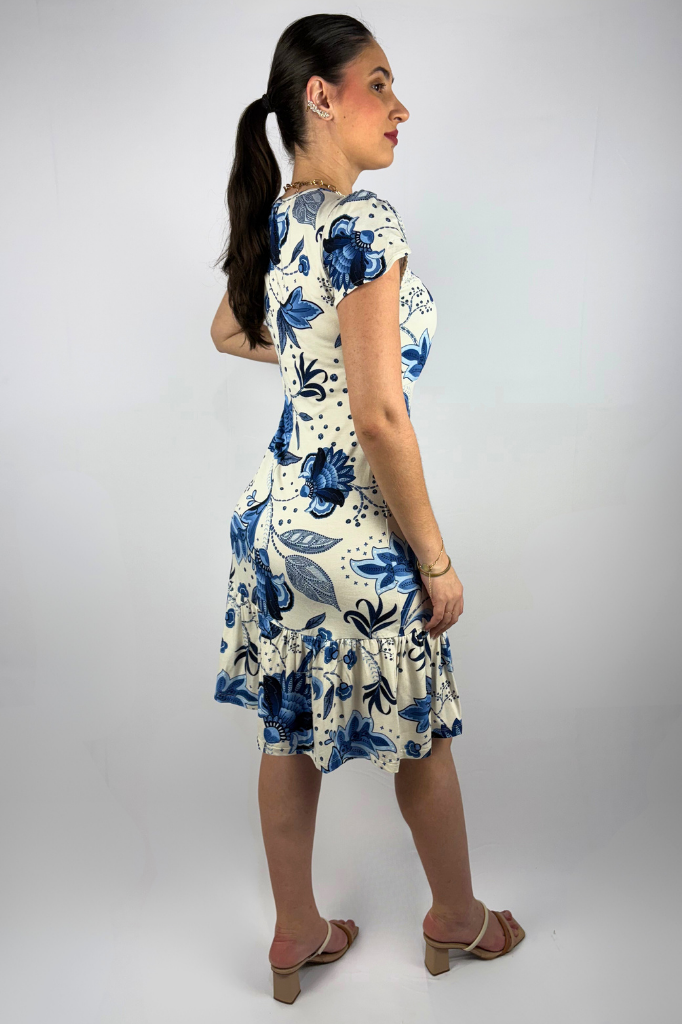 Vestido Curto com Gola V e Manga Tulipa e Babado na Barra em Viscolycra e Estampa Digital