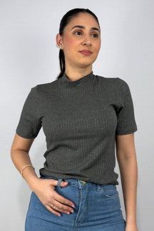 Blusa Feminina Manga Curta e Gola Alta em Viscose Canelado