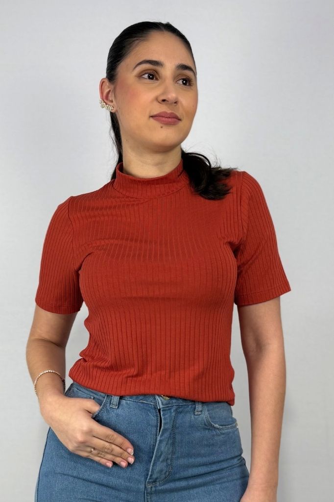Blusa Feminina Manga Curta e Gola Alta em Viscose Canelado