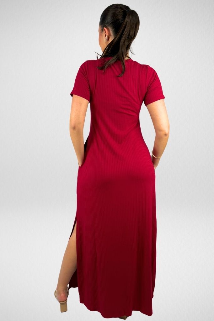 Vestido Longo com Bolso e Fenda Lateral em Viscose Canelado