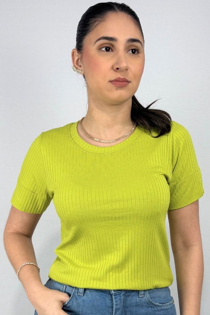 Blusa Feminina com Detalhe na Manga em Viscose Canelado