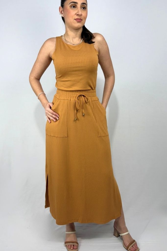 Saia Midi com Bolso e Fenda Lateral em Viscose Canelado