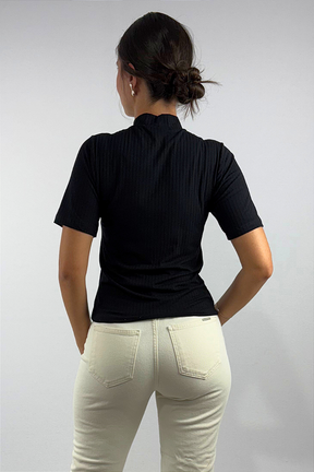 Blusa Feminina Manga Curta e Gola Alta em Viscose Canelado