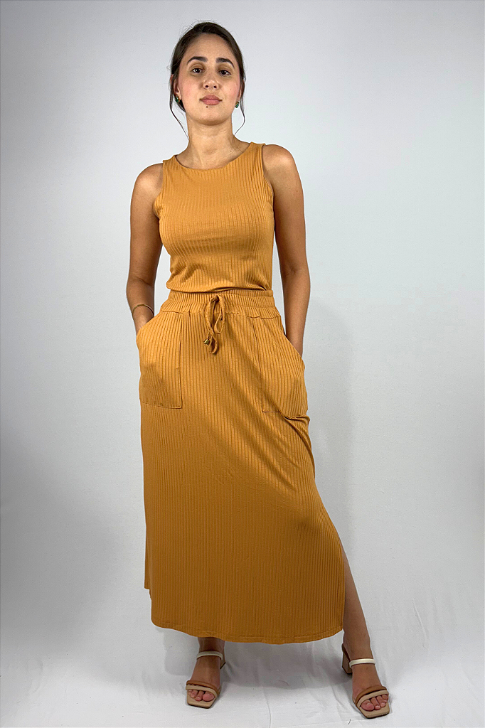 Saia Midi com Bolso e Fenda Lateral em Viscose Canelado