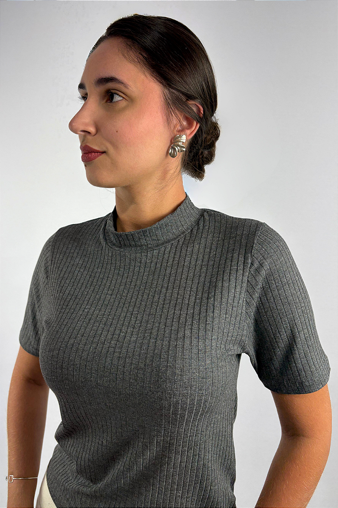 Blusa Feminina Manga Curta e Gola Alta em Viscose Canelado