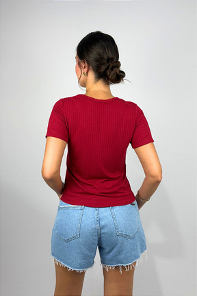 Blusa Feminina com Detalhes de Botões em Viscose Canelado