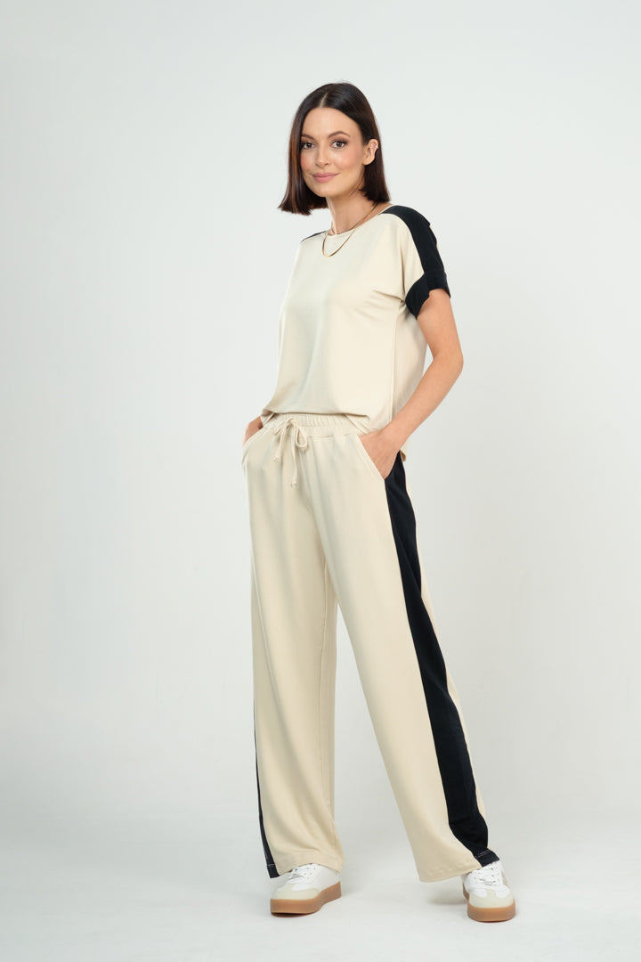 Conjunto Calça e Blusa com Bolsos e Detalhe Bicolor em Visco Moletinho