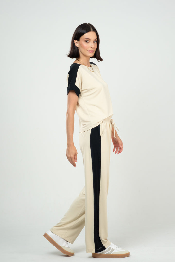 Conjunto Calça e Blusa com Bolsos e Detalhe Bicolor em Visco Moletinho