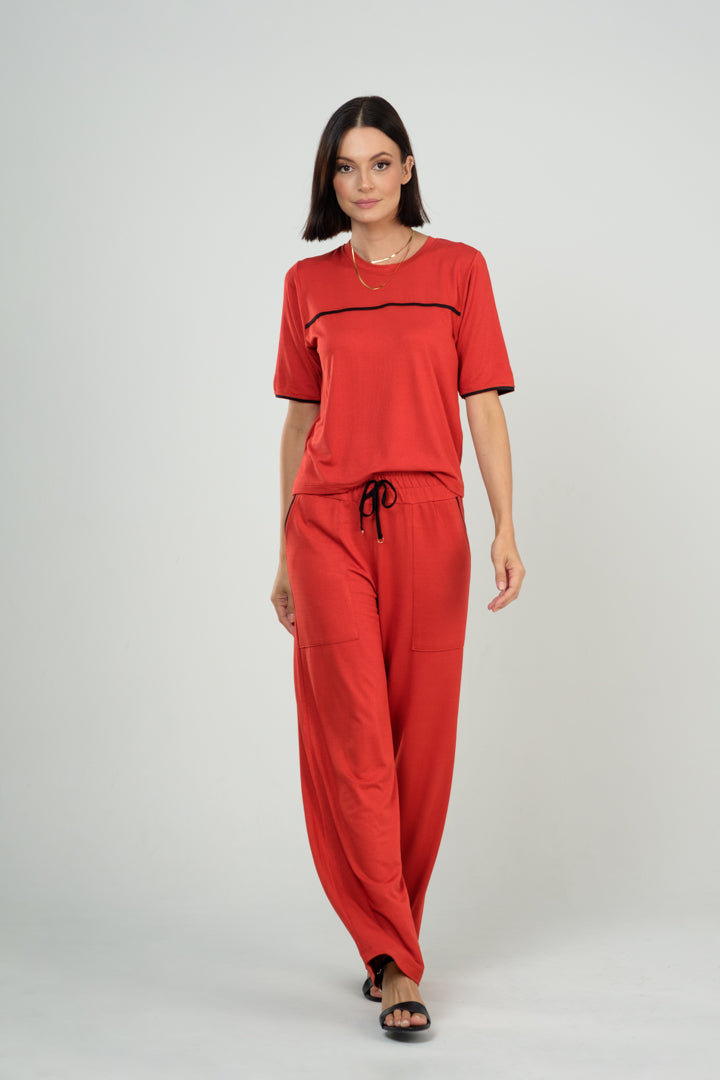 Conjunto Calça e Blusa com Bolsos e Detalhe de Friso em Viscolycra Maquinetado