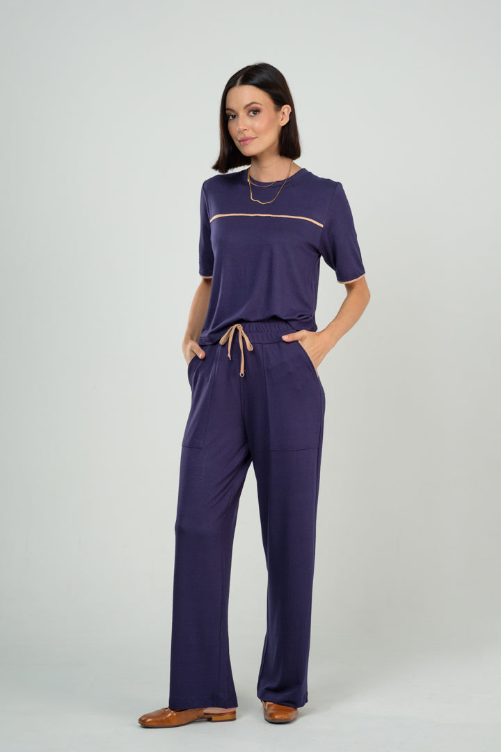 Conjunto Calça e Blusa com Bolsos e Detalhe de Friso em Viscolycra Maquinetado