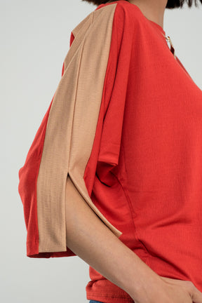 Blusa com Manga 3/4 com Fenda e Detalhe Bicolor em Viscolycra Maquinetado