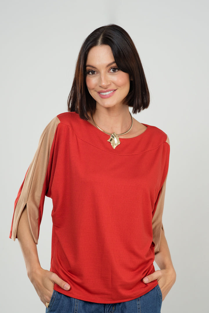 Blusa com Manga 3/4 com Fenda e Detalhe Bicolor em Viscolycra Maquinetado