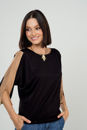 Blusa com Manga 3/4 com Fenda e Detalhe Bicolor em Viscolycra Maquinetado