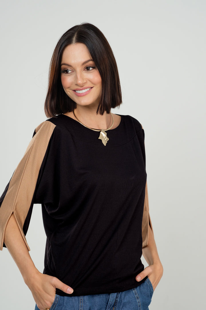Blusa com Manga 3/4 com Fenda e Detalhe Bicolor em Viscolycra Maquinetado