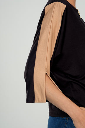 Blusa com Manga 3/4 com Fenda e Detalhe Bicolor em Viscolycra Maquinetado