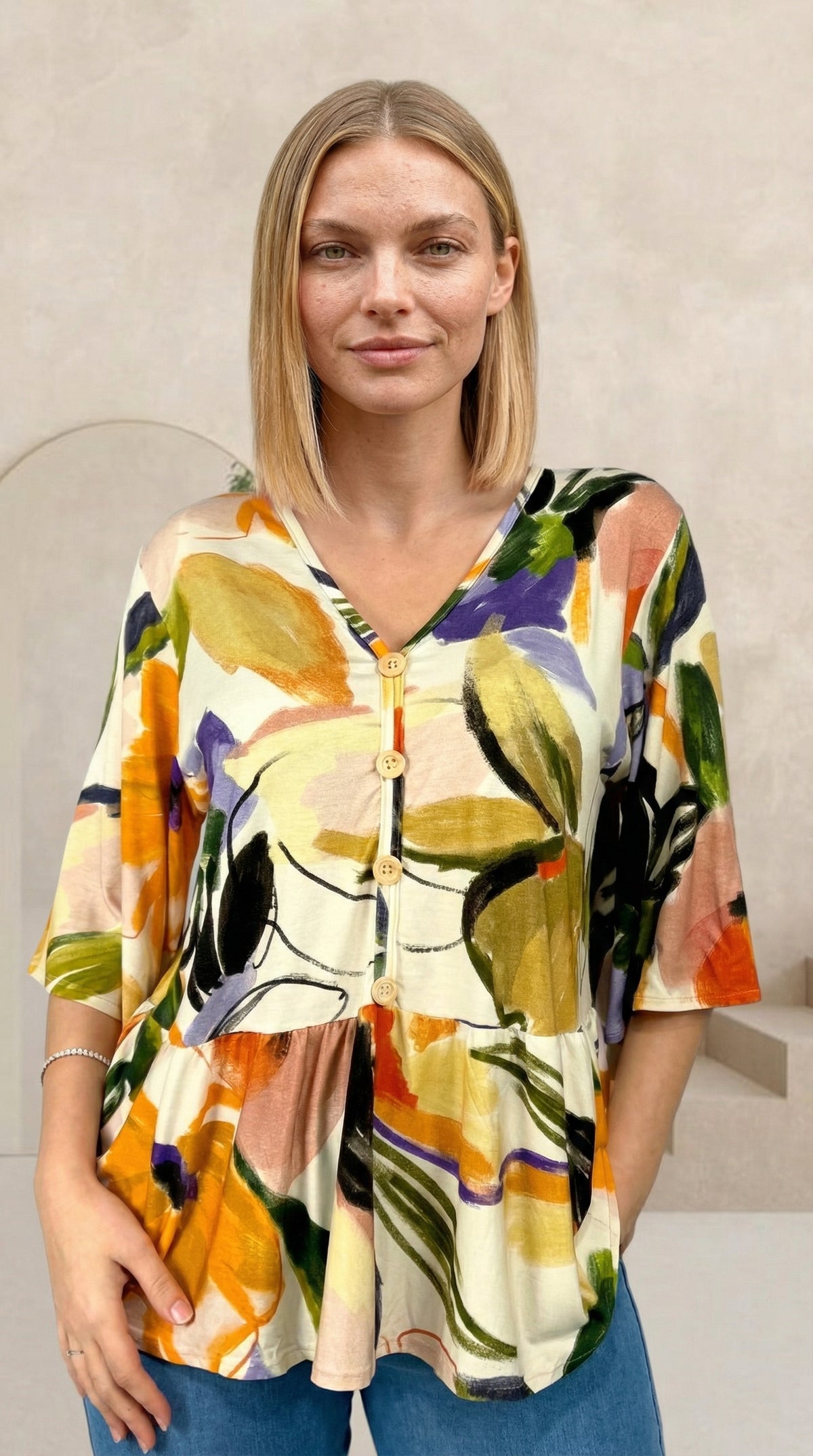 Blusa Bata Estampada com Detalhe em Botões em Viscolycra e Estampa Digital