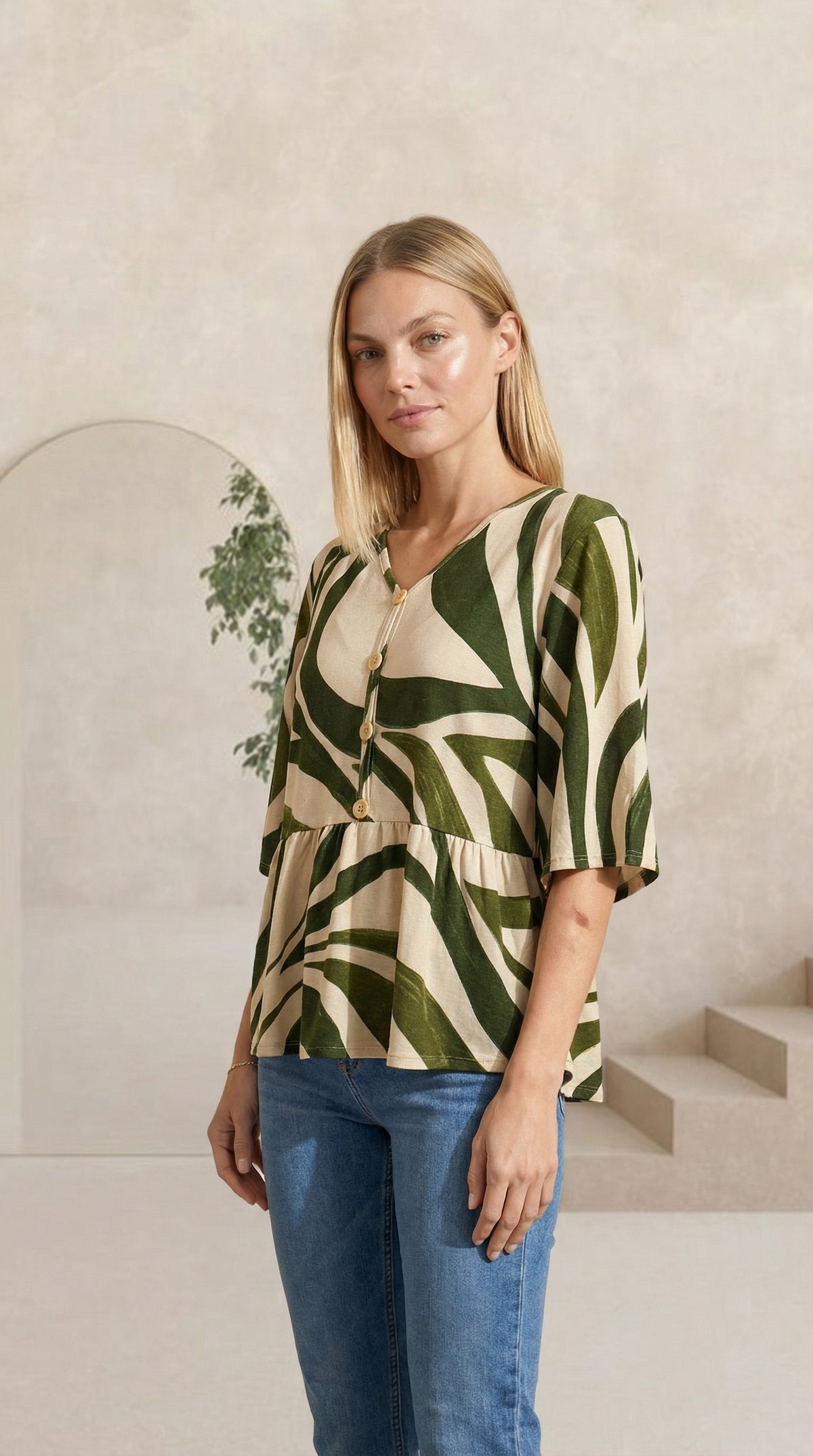 Blusa Bata Estampada com Detalhe em Botões em Viscolycra e Estampa Digital