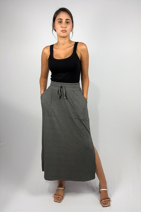 Saia Midi com Bolso e Fenda Lateral em Viscose Canelado