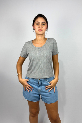 Blusa Feminina com Detalhes de Botões em Viscose Canelado